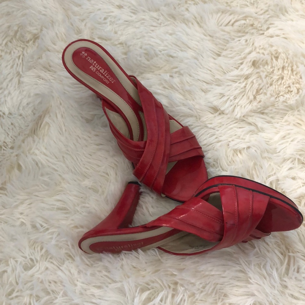 Naturalized N5 Comfort Red heals